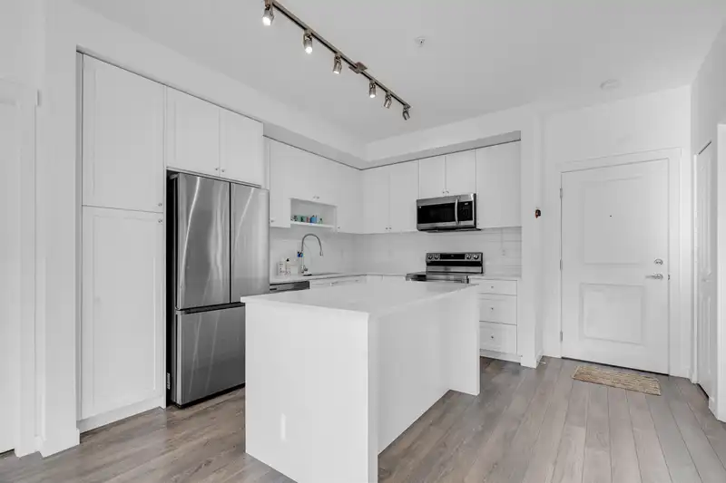 418 15825 85 AVENUE - photo 1 of 24