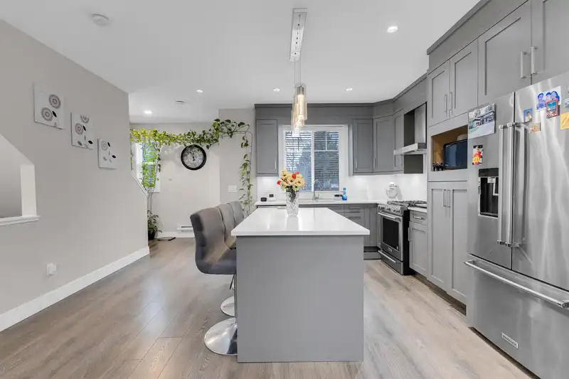 4 32043 MT WADDINGTON AVENUE - photo 1 of 21