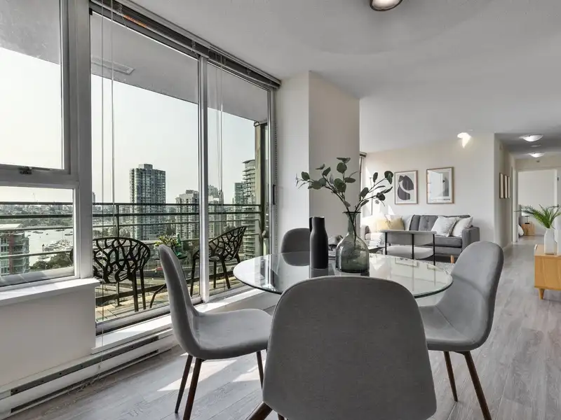 2305 33 SMITHE STREET - photo 4 of 25