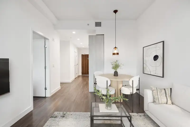 110 523 W KING EDWARD AVENUE - photo 3 of 14