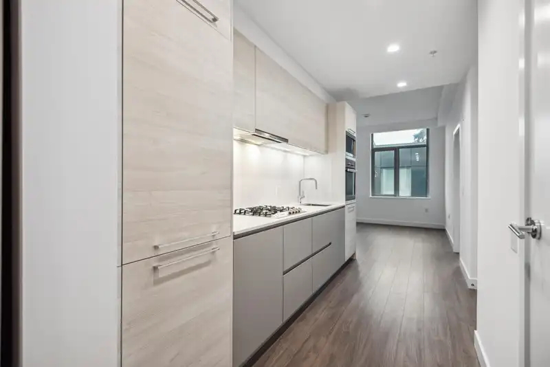 110 523 W KING EDWARD AVENUE - photo 4 of 14