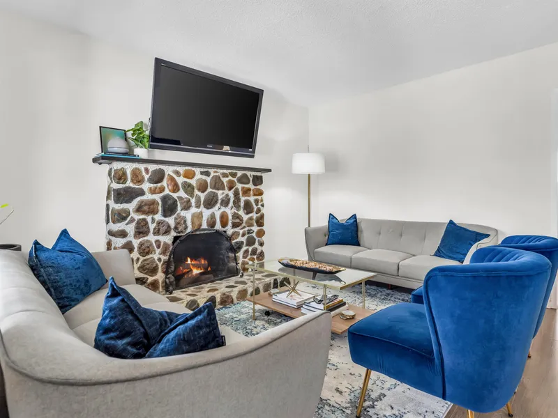 16 N KASLO STREET - photo 2 of 18