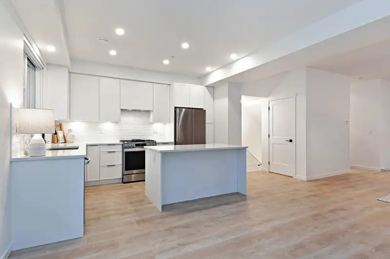 116 24951 112TH AVENUE - photo 4 of 26