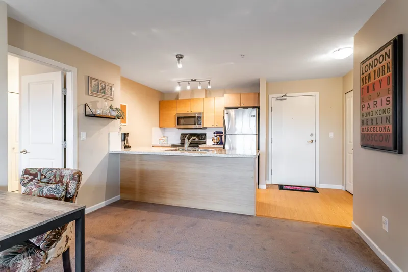 312 18755 68 AVENUE - photo 4 of 25