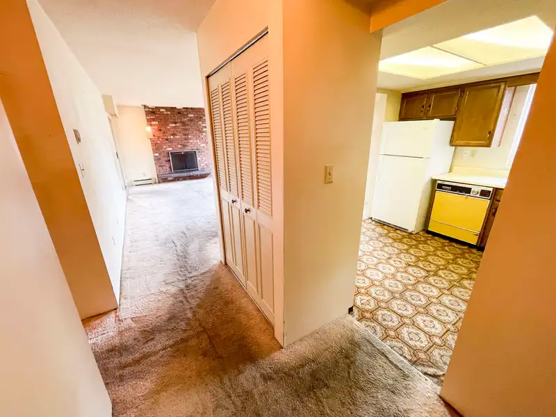 203 1368 FOSTER STREET - photo 2 of 17