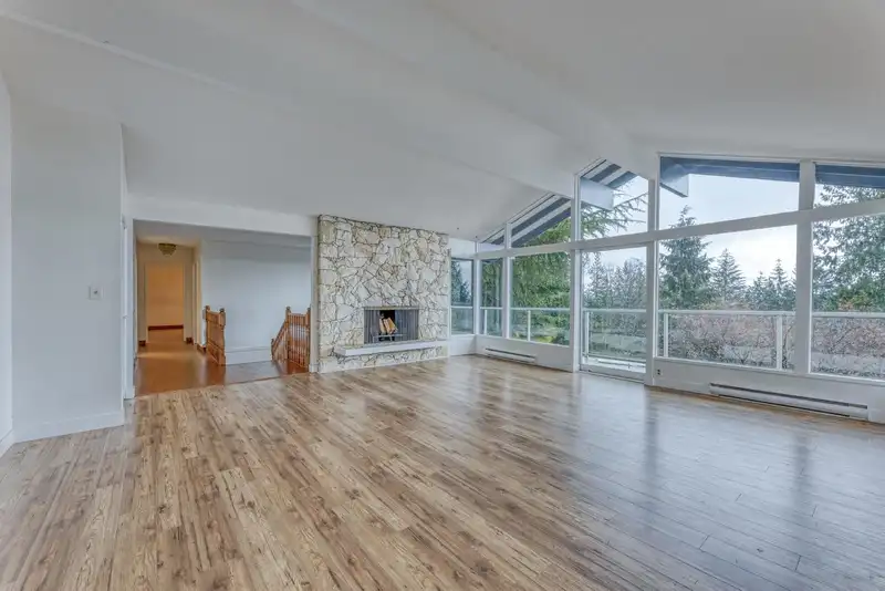 1380 BURNSIDE ROAD - photo 2 of 32