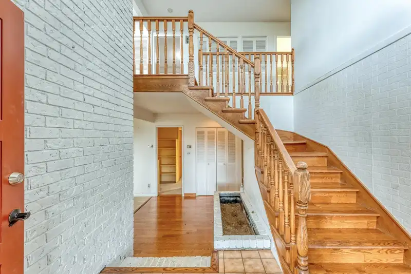 1380 BURNSIDE ROAD - photo 3 of 32