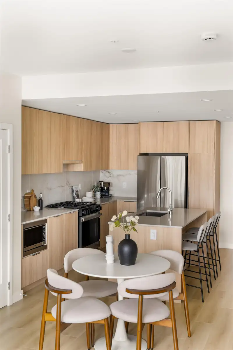 613 20049B 82 AVENUE - photo 1 of 18