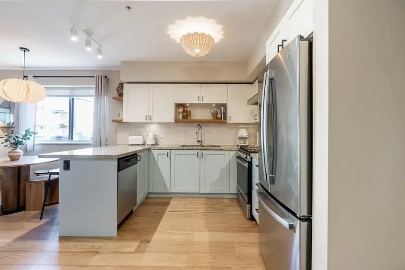 3174 PRINCE EDWARD STREET - photo 3 of 36