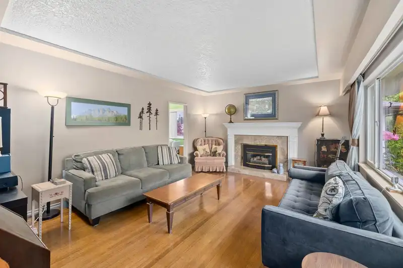 7031 BURFORD STREET - photo 3 of 21