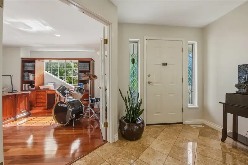 102 ASPENWOOD DRIVE - photo 4 of 22