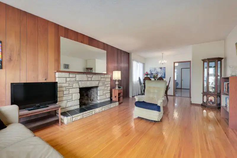 5884 ORMIDALE STREET - photo 4 of 25