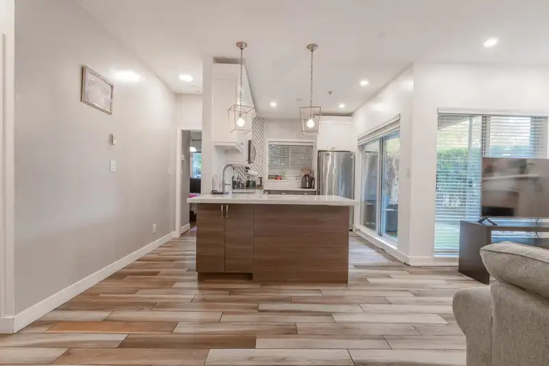 104 13733 74 AVENUE - photo 4 of 23