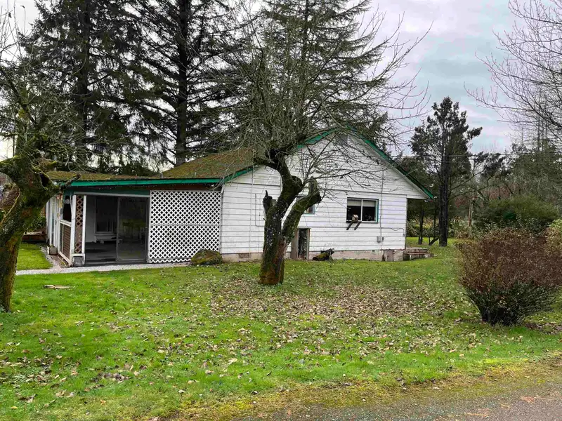 4338 216 STREET - photo 2 of 3