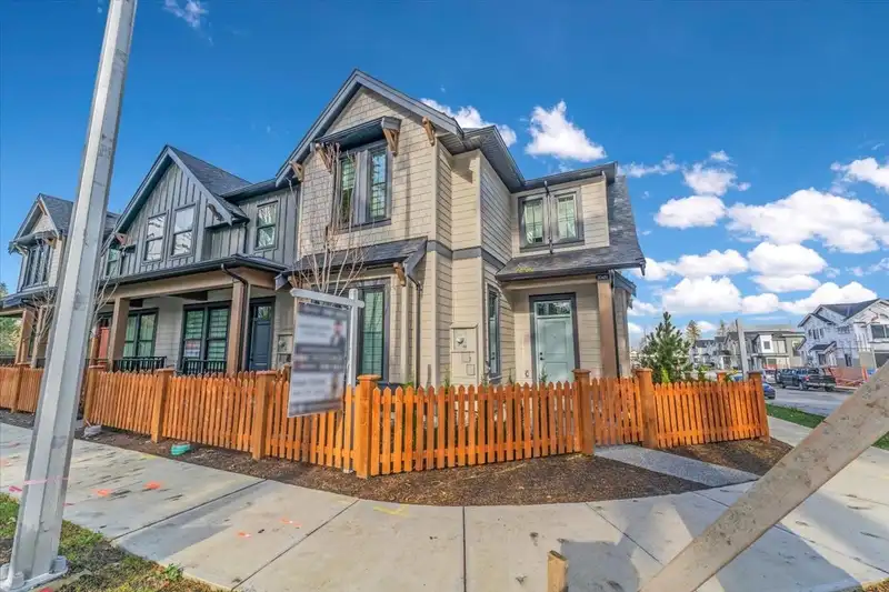 20489 74B AVENUE - photo 2 of 40