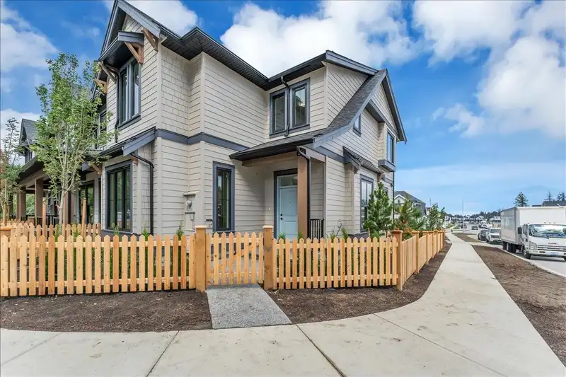 20489 74B AVENUE - photo 3 of 40