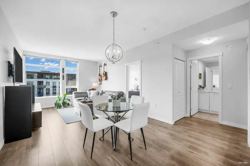 503 3263 PIERVIEW CRESCENT - photo 3 of 37