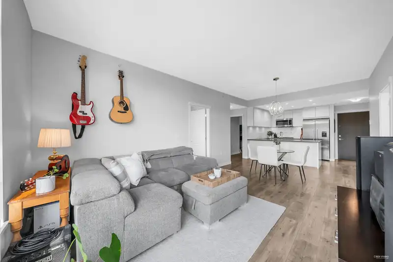 503 3263 PIERVIEW CRESCENT - photo 4 of 37