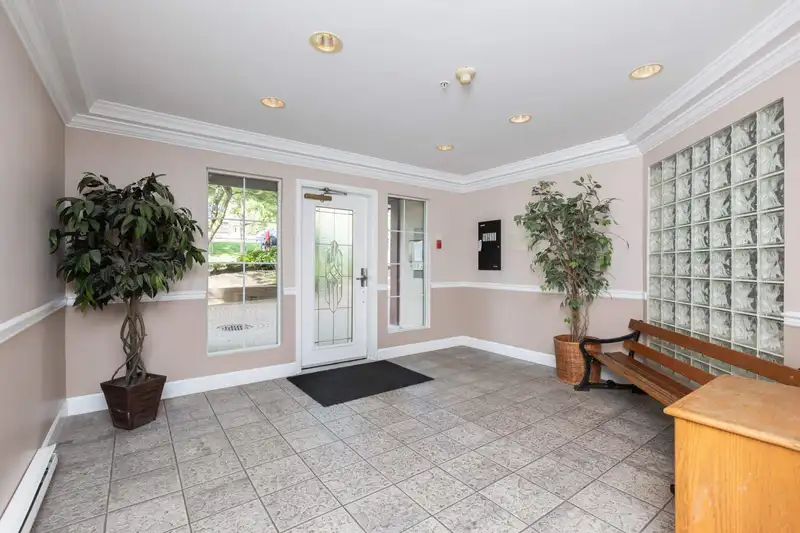 210 888 GAUTHIER AVENUE - photo 4 of 28