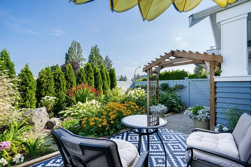 2618 POINT GREY ROAD - photo 4 of 35