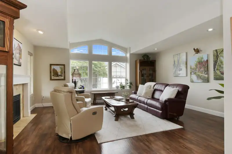 1 32777 CHILCOTIN DRIVE - photo 4 of 31