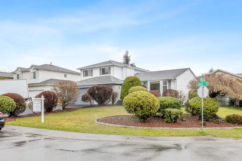 7470 123 STREET - photo 3 of 26