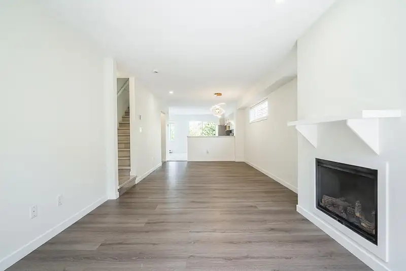 52 15155 62A AVENUE - photo 1 of 36