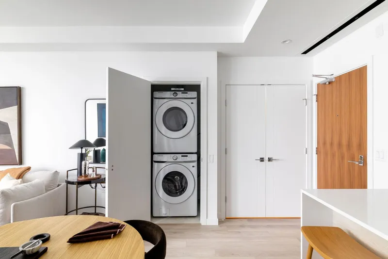 2706 680 QUAYSIDE DRIVE - photo 2 of 25