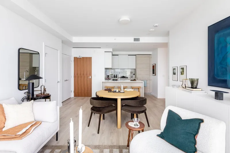 2706 680 QUAYSIDE DRIVE - photo 3 of 25