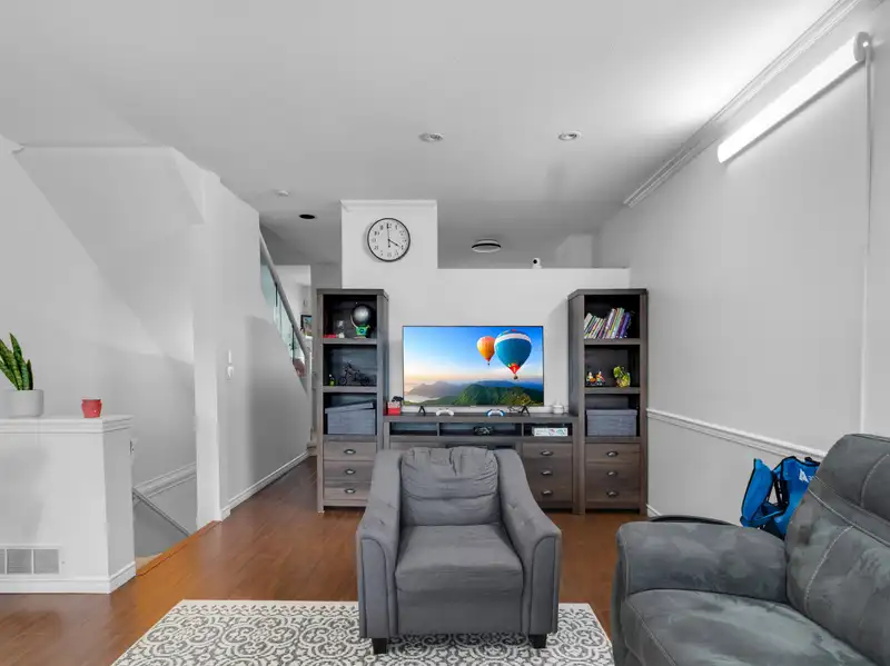 2 14877 58 AVENUE - photo 4 of 22