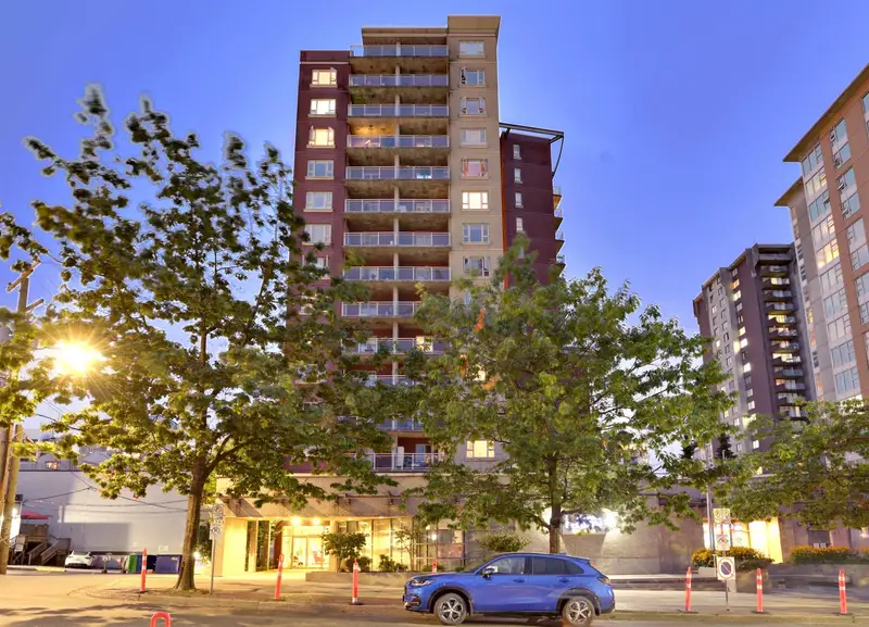 1604 121 W 15TH STREET - photo 3 of 25