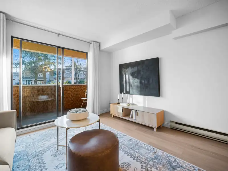 313 975 E BROADWAY - photo 3 of 28