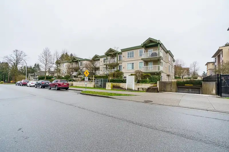 306 10665 139 STREET - photo 2 of 31