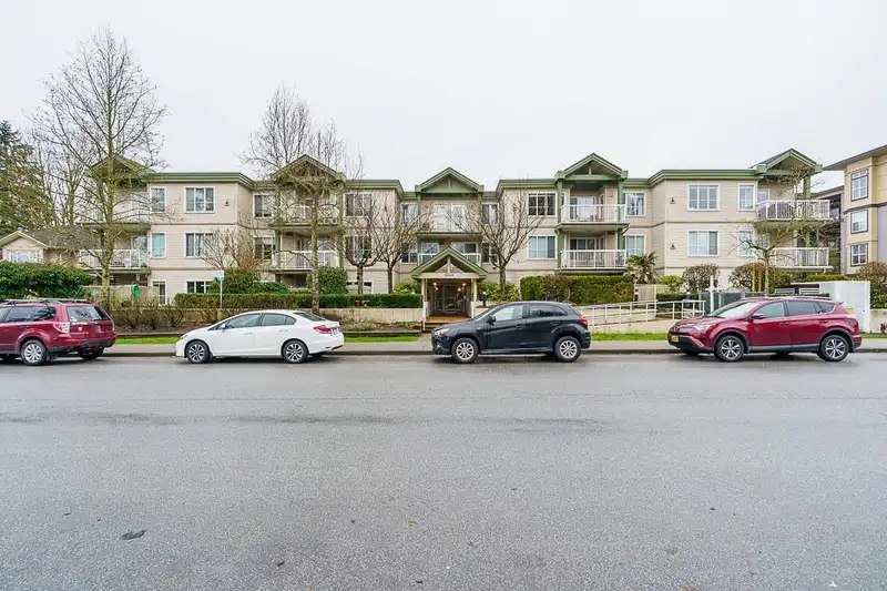 306 10665 139 STREET - photo 3 of 31
