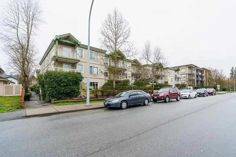 306 10665 139 STREET - photo 4 of 31