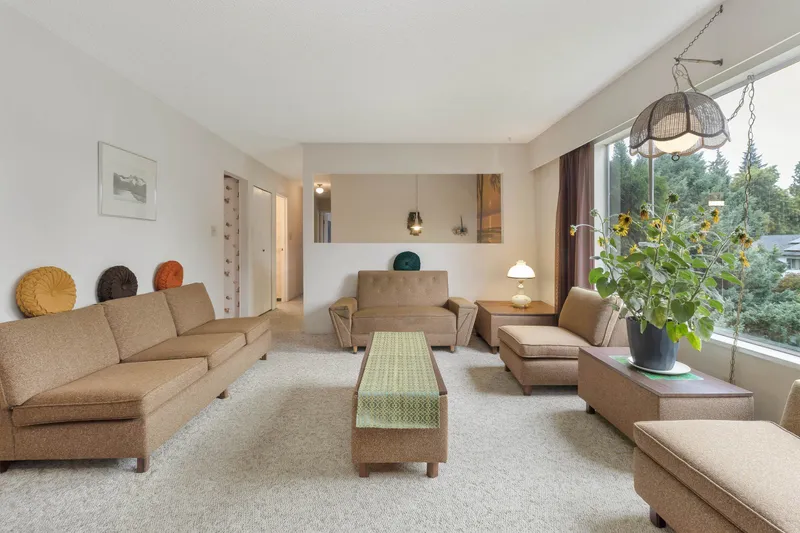 11138 84B AVENUE - photo 2 of 25