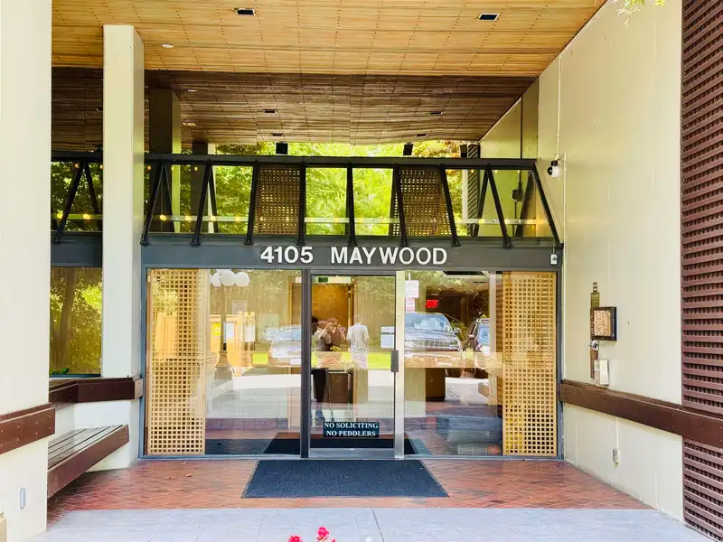 1704 4105 MAYWOOD STREET - photo 2 of 21