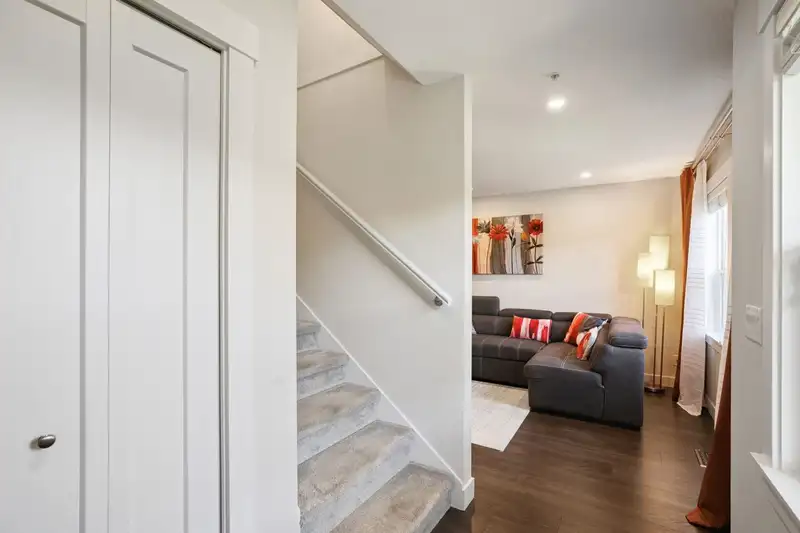 34 1260 RIVERSIDE DRIVE - photo 2 of 40