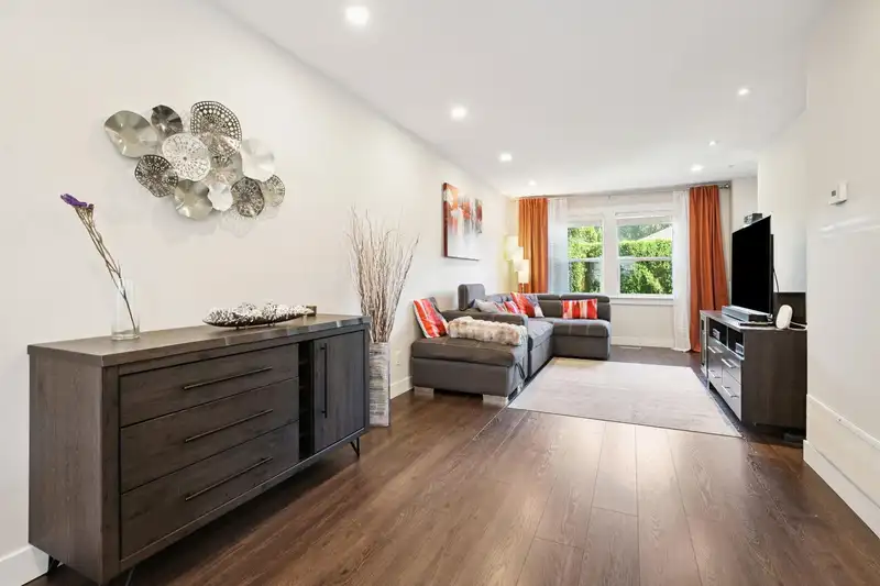 34 1260 RIVERSIDE DRIVE - photo 3 of 40