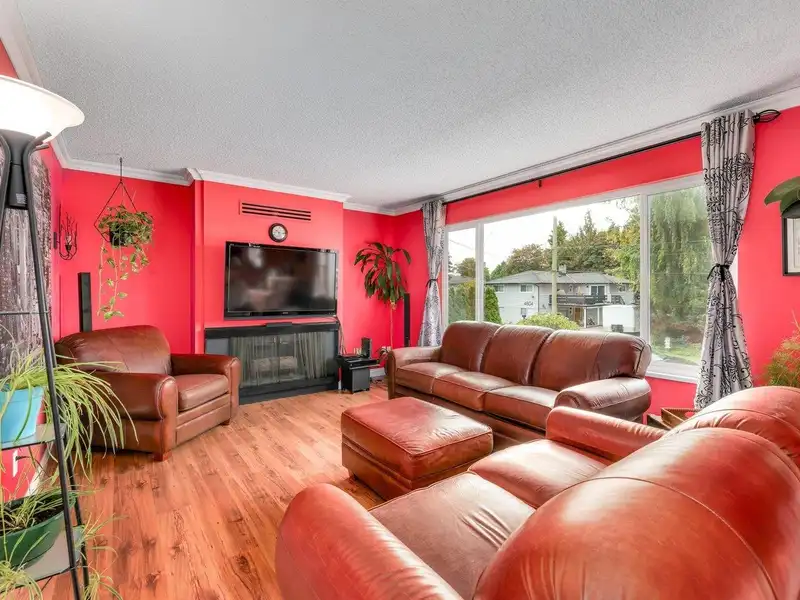 4795 44A AVENUE - photo 2 of 25