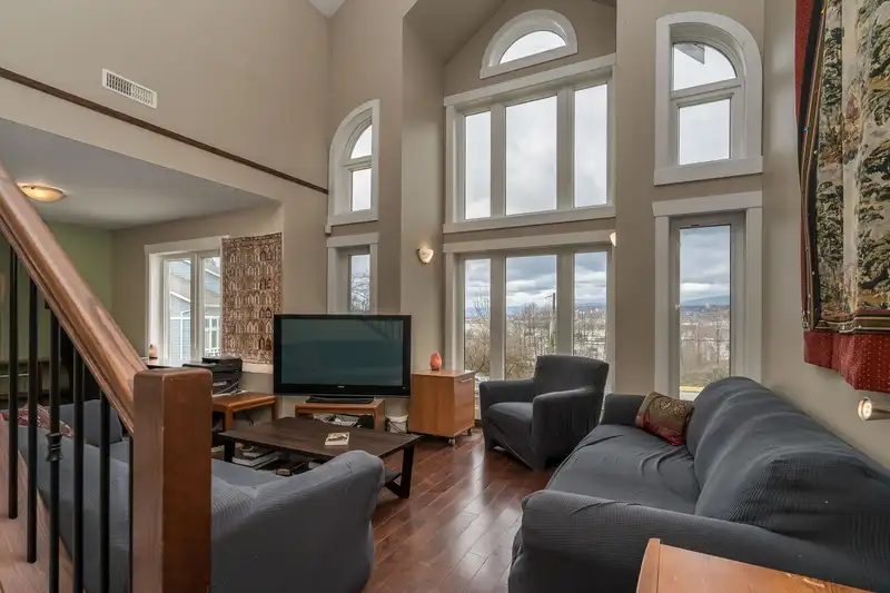 13838 116 AVENUE - photo 4 of 31