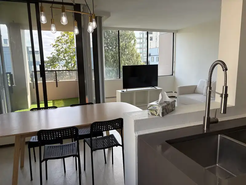 502 1737 DUCHESS AVENUE - photo 4 of 14