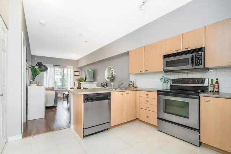403 14877 100 AVENUE - photo 4 of 36