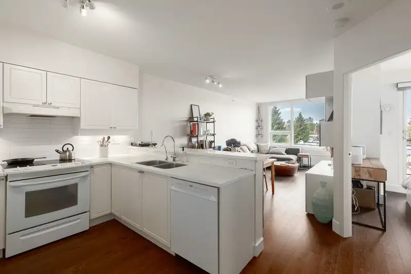 507 1888 YORK AVENUE - photo 2 of 38