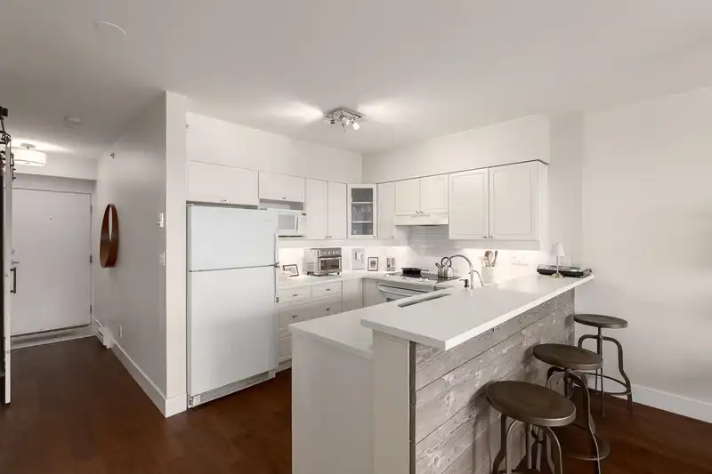 507 1888 YORK AVENUE - photo 4 of 38