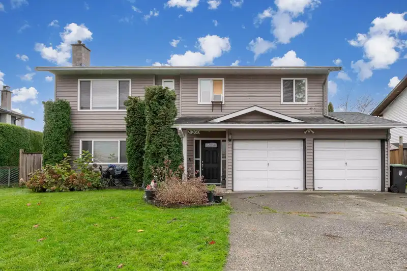 21260 95 AVENUE - photo 1 of 38