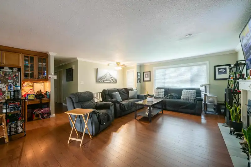 21260 95 AVENUE - photo 3 of 38