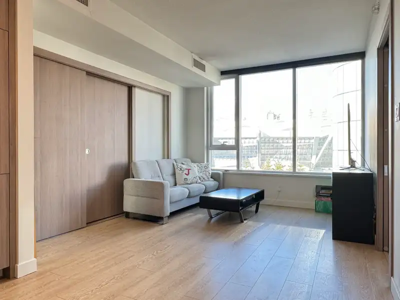 1755 38 SMITHE STREET - photo 1 of 20