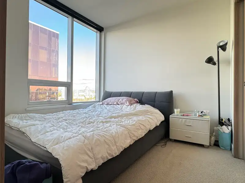 1755 38 SMITHE STREET - photo 4 of 20