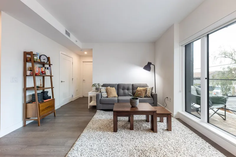 202 477 W 59TH AVENUE - photo 2 of 25